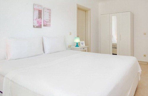 Kadıkale Apartment | House with Sea View and Shared Pool in Bodrum