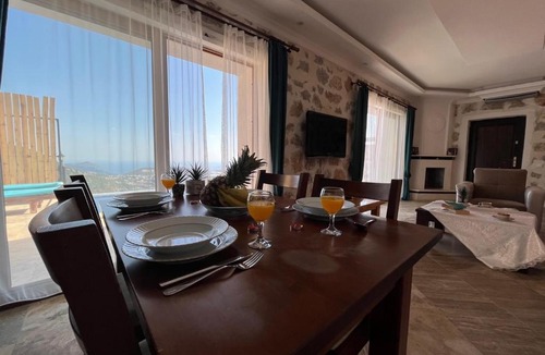 Islamlar Villa | Kalkan'da Deniz Manzaralı, Havuz ve Jakuzili Villa