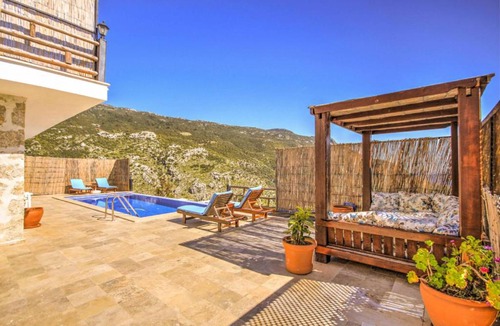 Islamlar Villa | Kalkan'da Deniz Manzaralı, Havuz ve Jakuzili Villa