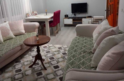 Kusadasi City Centre House | Kuşadası site içinde merkeze 10 dk yürüme mesafesinde full eşyalı daire