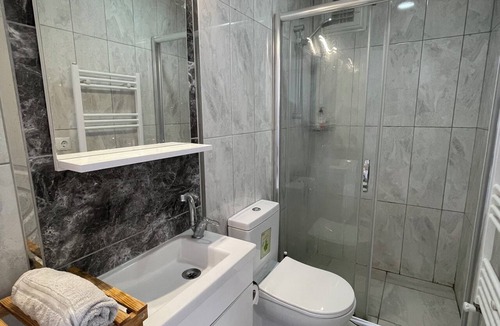 Kagithane Condo | Levent Central Metro & Mall Access