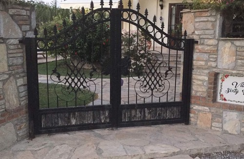 Dalyan City Center Villa | Located in the Maraş Area, close to local riverside restaurants and Town Center.