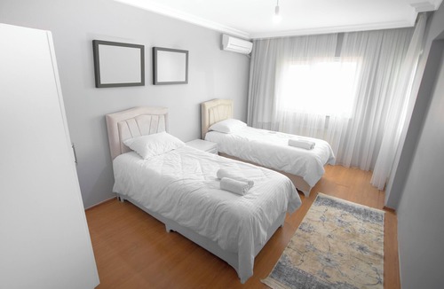 Sisli Apartment | Lovely 3-bedroom apartment in Istanbul with WiFi, AC, fitness room