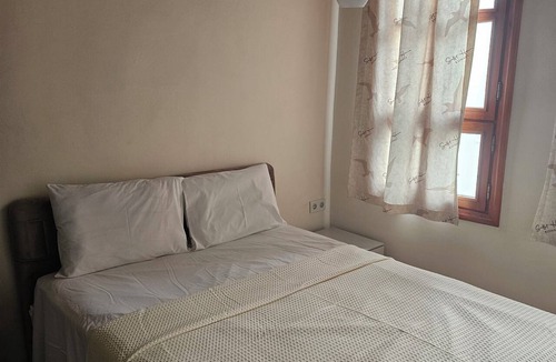 Zeytinbagi House | Lovely 3-bedroom townhome with AC in soothing Zeytinbağı