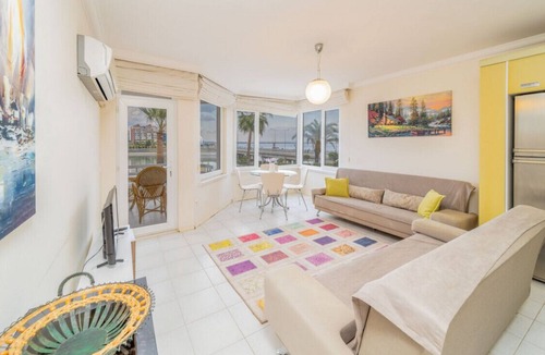 Liman Mahallesi Apartment | Lovely Apartment with Shared Pool in Konyaalti