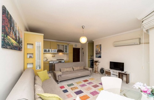 Liman Mahallesi Apartment | Lovely Apartment with Shared Pool in Konyaalti