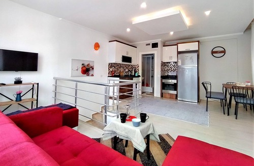Konyaalti Apartment | Lovely Flat with Backyard close to Konyaalti Beach