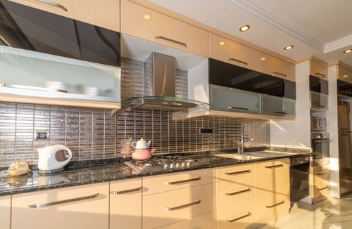Antalya City Centre Apartment | Lovely Flat with Sea View near Beach in Muratpasa