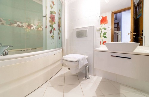 Antalya City Centre Apartment | Lovely Flat with Sea View near Beach in Muratpasa