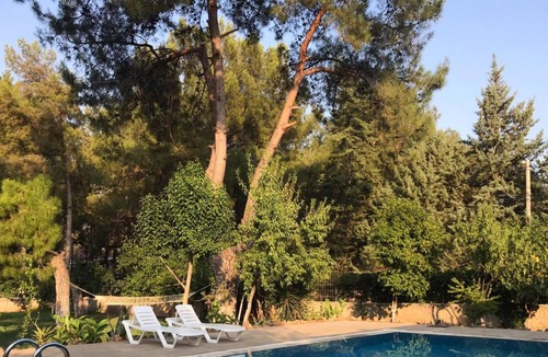 Duaci House | Lovely Summer House with Shared Pool in Kepez