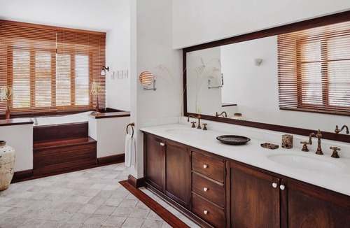 Dagbelen House | lrwwide.com villa Ray Spacious,Luxurious,Contemporary,Swimming pool ,Gym,Jacuzzi