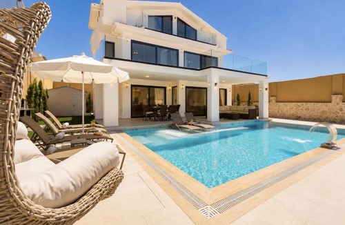 Hisaronu Villa | Luxury 4-Bed Villa with private pool and Jacuzzi