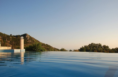 Islamlar Villa | Luxury secluded five bedroom Villa Heated Pool Jacuzzi, Unobstructed views
