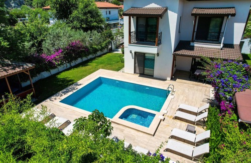 Dalyan City Center Villa | Luxury villa 5 minutes from scenic town center and river