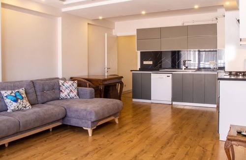 Karsiyaka Apartment | Magnificent Flat with Jacuzzi in Karsiyaka