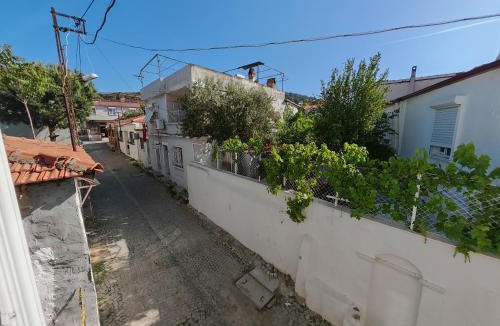 Ayvalik City Center Villa | Meli Mila Spiti milozrooms Ayvalik