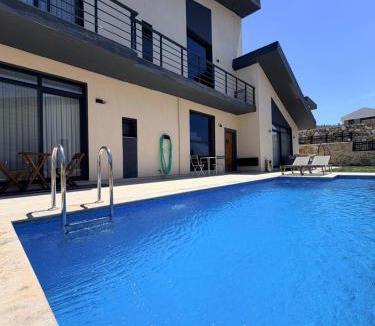 Foca House | Mila Villa Foçaköy Tuzlu Su Havuzlu Müstakil Villa