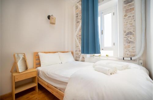Foca House | MINIQ HOMES 101 - Near Sea Foça Center 2BR Historic Stone House