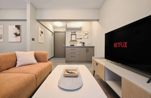 Kadikoy Apartment | Modern 2BR Living Areas, 2 Baths, Kadıköy,