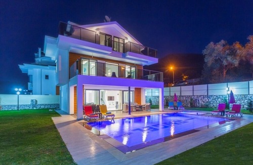 Fethiye City Center Villa | Modern 4-Bedroom Villa with Private Pool in Ovacık Oludeniz