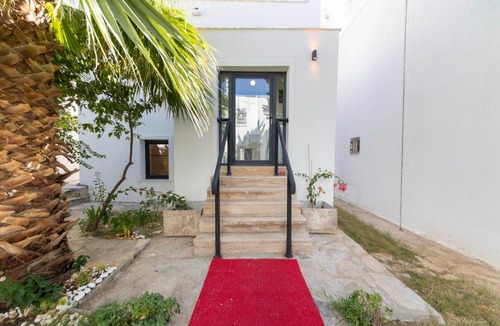 Bodrum City Center Villa | Modern Villa with Garden and Terrace near Beach in the Heart of Bodrum