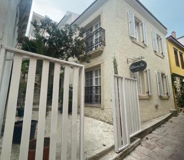 Cesme Hotel | Muharrembey Otel