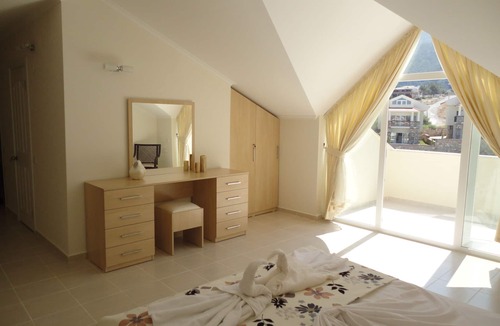 Oludeniz Apartment | Orka Park V4 Stunning panoramic views shared pool 10 min walk to local amenities