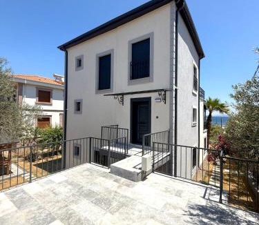 Ayvalik Apartment | Pearl Mansion-2 Sea View 3BR Duplex Villa, Near Seaside in Cunda