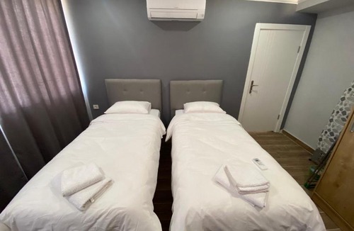 Muratpasa Apartment | Pomruj Suites Lara with Jacuzzi