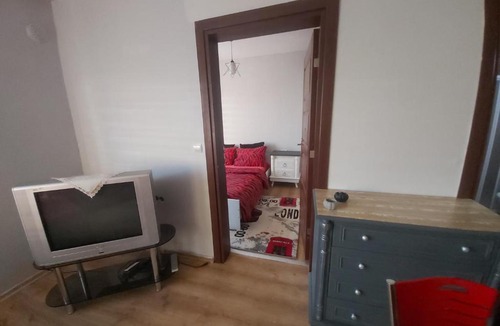 Akcaabat Apartment | Red home