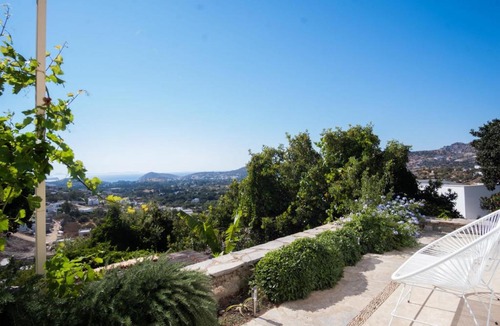 Gumusluk Villa | Refreshing House with Shared Pool in Gumusluk