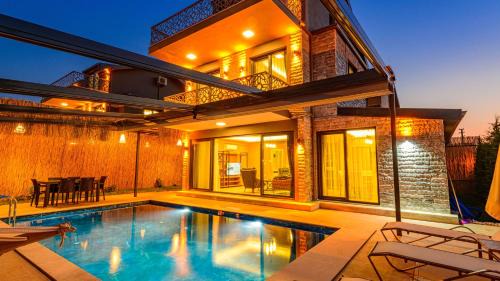 Fethiye City Center Villa | Söğüt 2 - 4 Bedroom with jacuzzi in Fethiye
