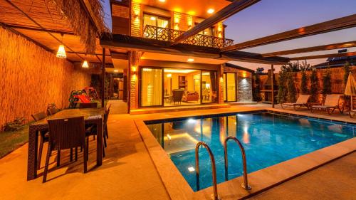 Fethiye City Center Villa | Söğüt 4 - 4 Bedroom with jacuzzi in Fethiye