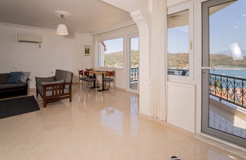 Fethiye House | Sea View Vibrant Flat w Balcony Right by Sea
