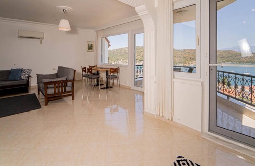 Fethiye House | Sea View Vibrant Flat w Balcony Right by Sea