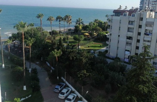 Mezetli Apartment | Seafront apartment, free beach and pool.