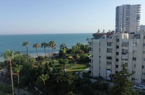 Mezetli Apartment | Seafront apartment, free beach and pool.
