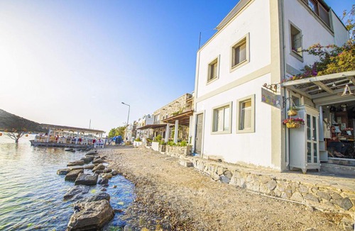Gumusluk House | Seaside House with Refreshing View in Gumusluk