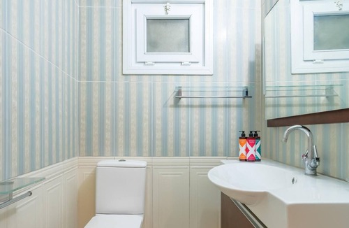 Yenikoy Mahallesi Apartment | Seaside Serenity in Sariyer, Istanbul