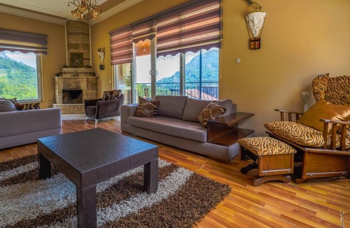 Manavgat Villa | Secluded Villa with on Mountainside in Antalya