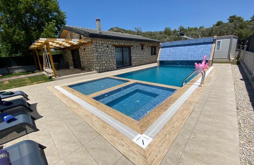 Seydikemer Villa | Secluded Villa with Pool in Seydikemer