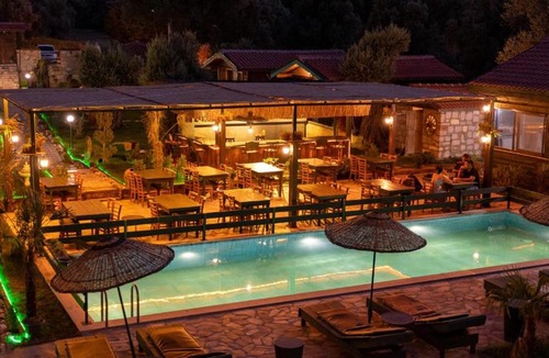 Foca Bed & Breakfast | SERENDER BUNGALOV