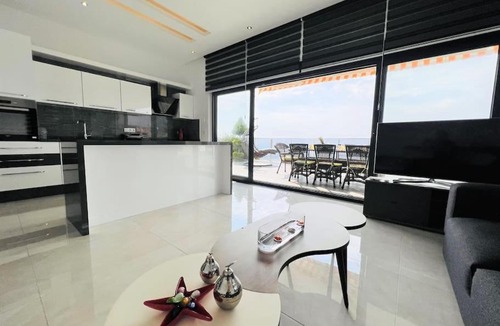 Kargicak Villa | Sleeps 8 Comfortable and Modern Villa AWZ 282