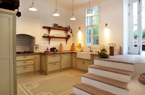 Ayvalik City Center House | Spacious 5 bedroom mansion in the center of Ayvalik