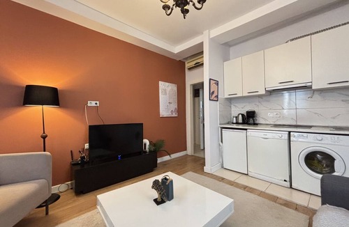 Cagaloglu Apartment | Stylish 2BR Flat Near Grand Bazaar & Eminönü