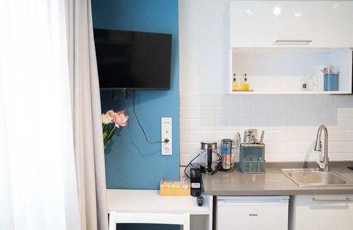 Kabatas Apartment | Stylish apartment with a separate bedroom near Taksim with AC