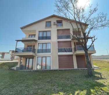 Yalova Villa | Sultan Villa, Merkez Mahallesi Dogu Sirti Caddesi Sultan Sitesi H-2