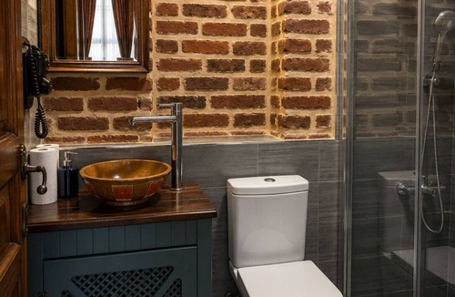 Sur Hostel | Taş Avlu Konaklama