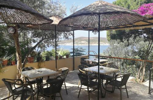 Foca House | Teras Motel