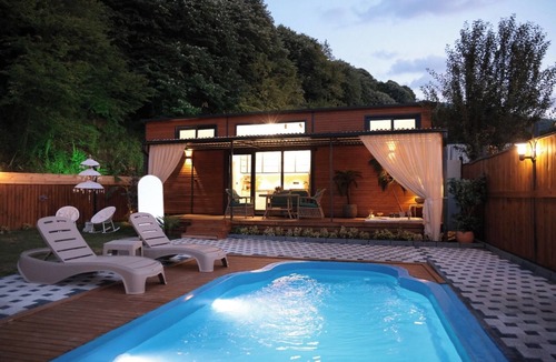 Yanik Villa | The Jungle Bungalov